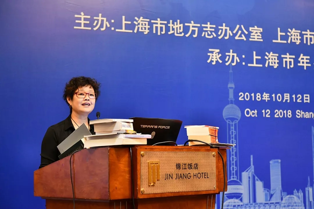 美国侨报社新泽西主任、美国记者协会资深记者张立春作题为《美国年鉴社会信息采集方式研究》的学术演讲